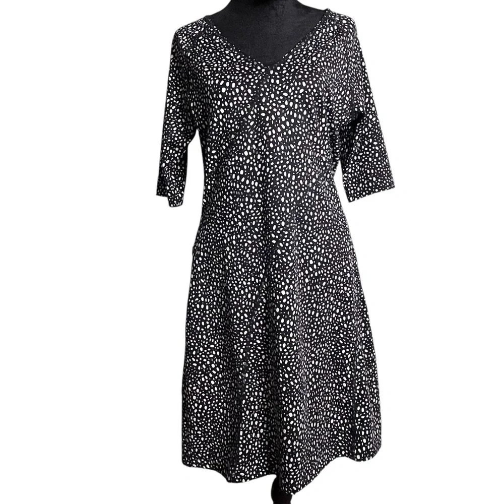 Title Nine NWT Cafe Sleeve Spiral Seam Dress Dot Black White Athleisure Dress M - Picture 2 of 14